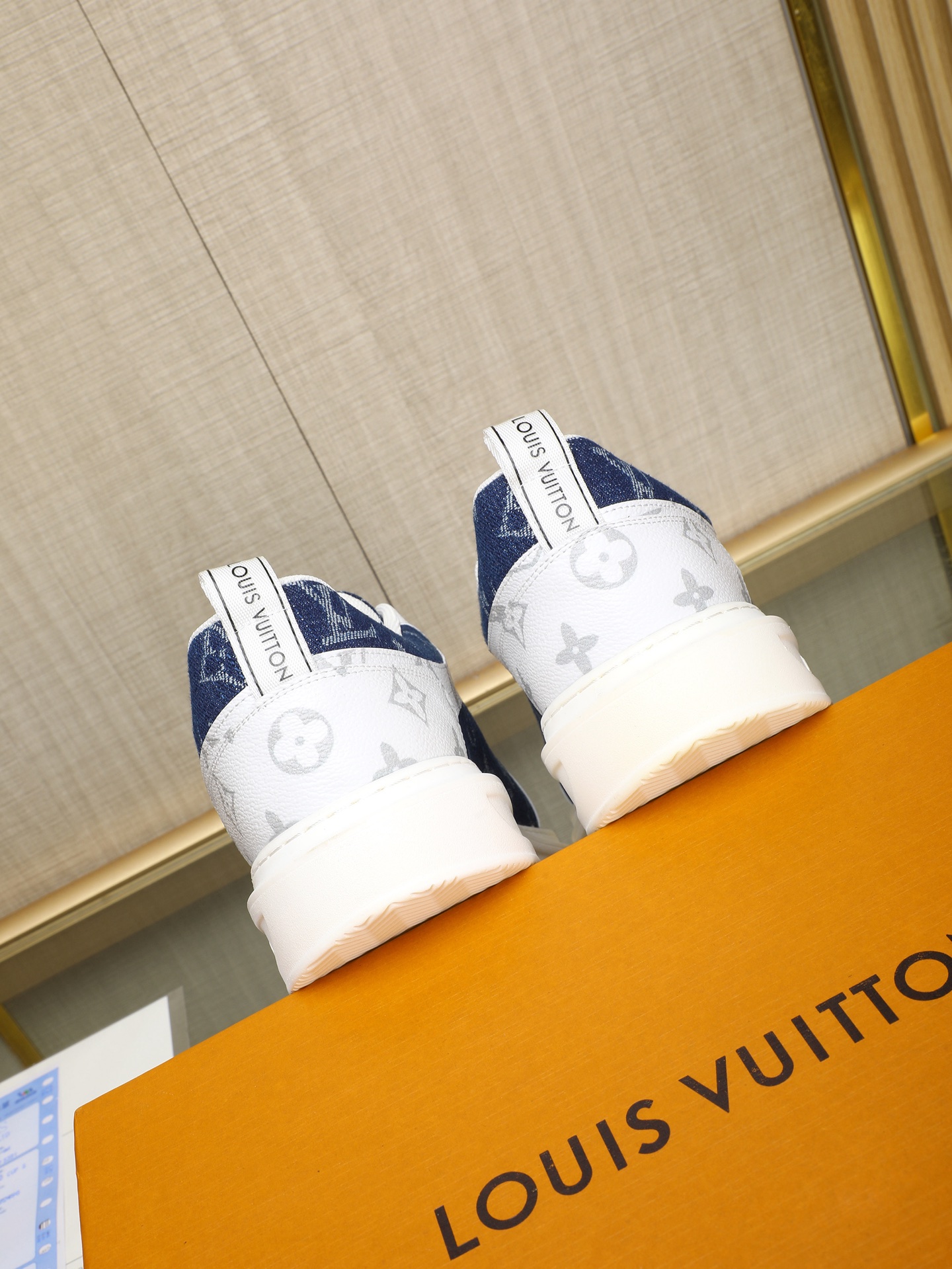 LV トレーナー スニーカー