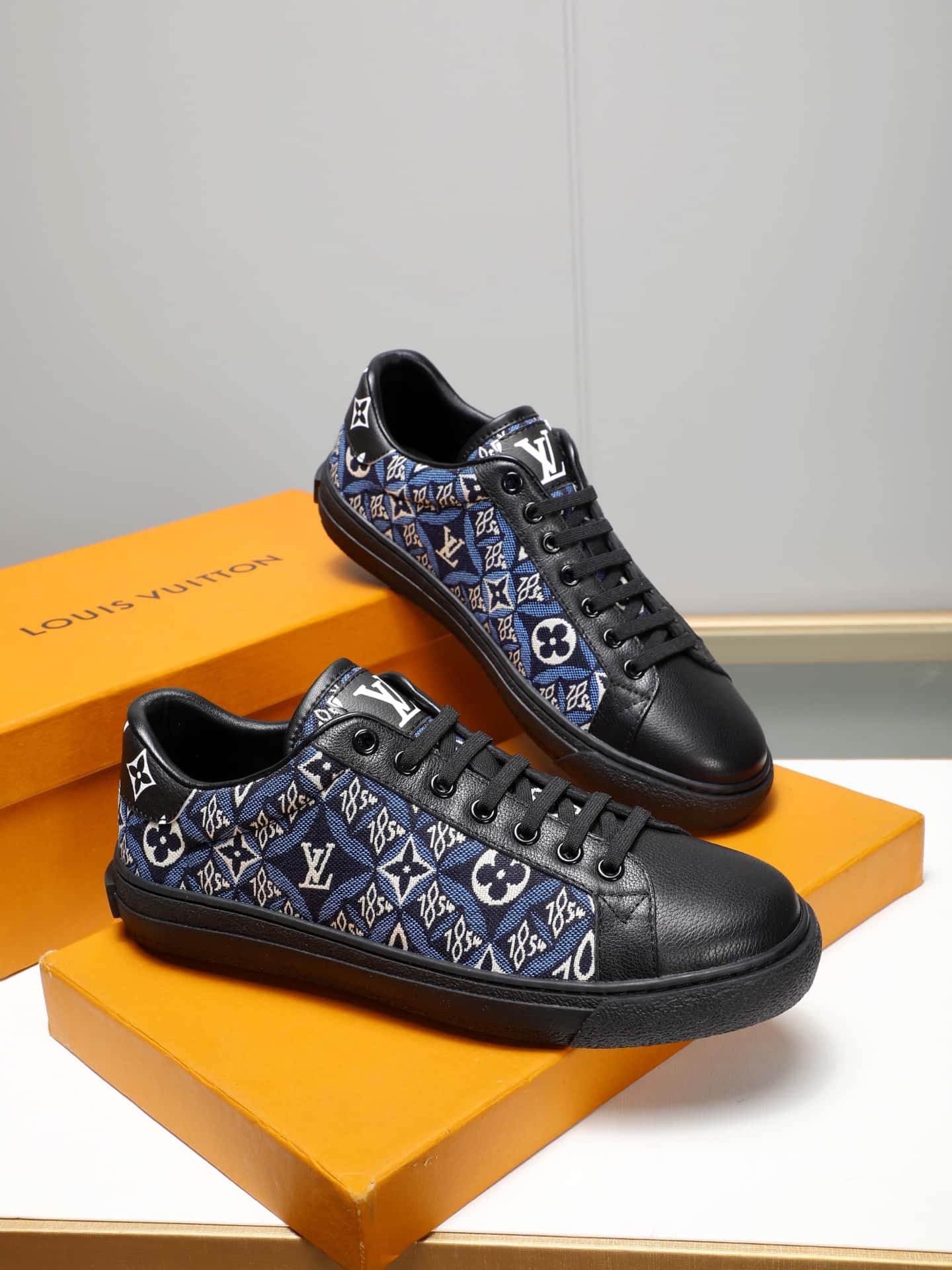 LV トレーナー スニーカー