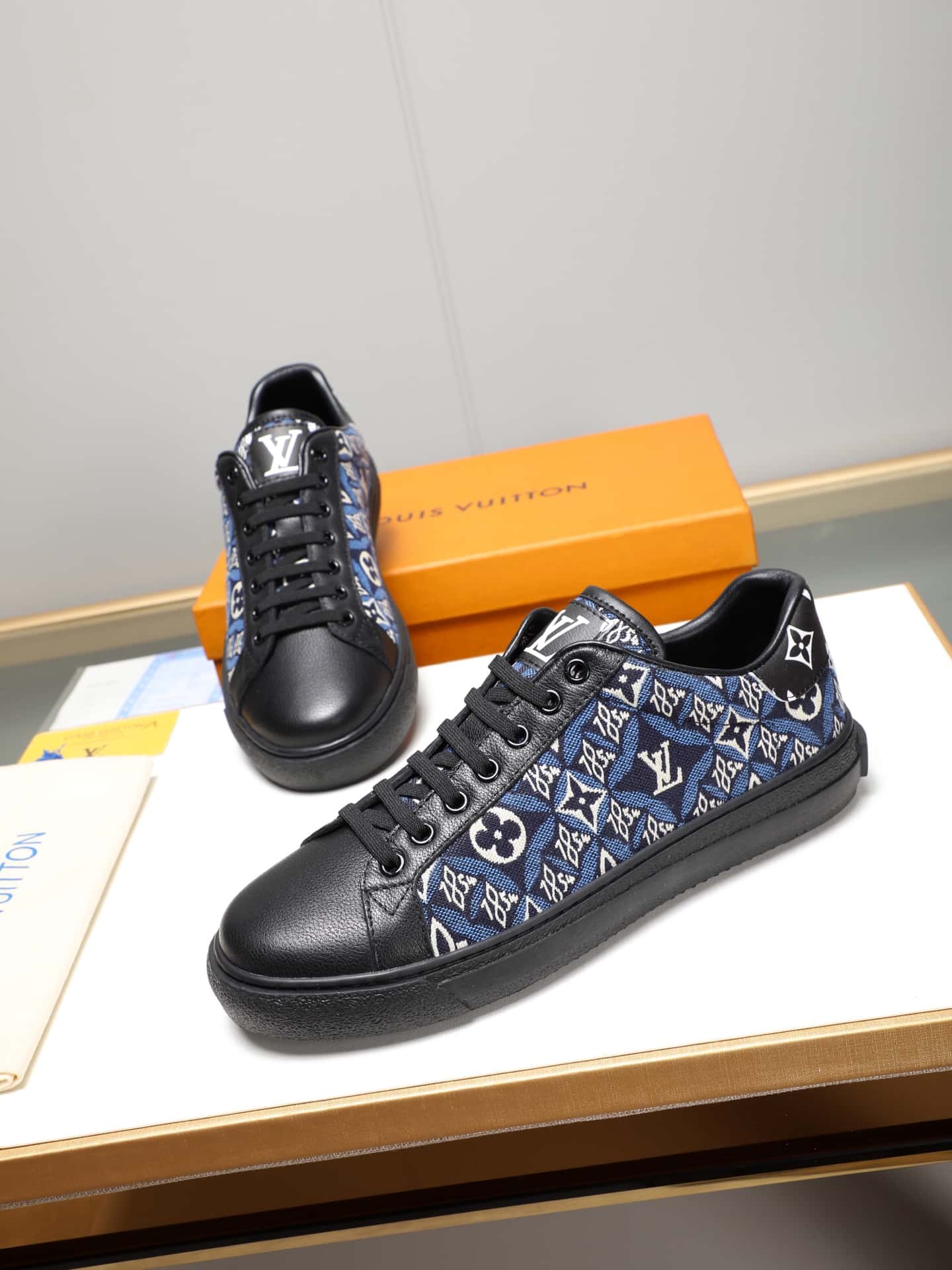 LV トレーナー スニーカー