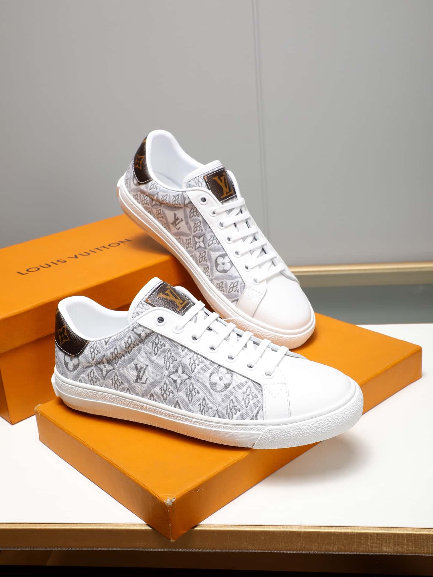 LV トレーナー スニーカー