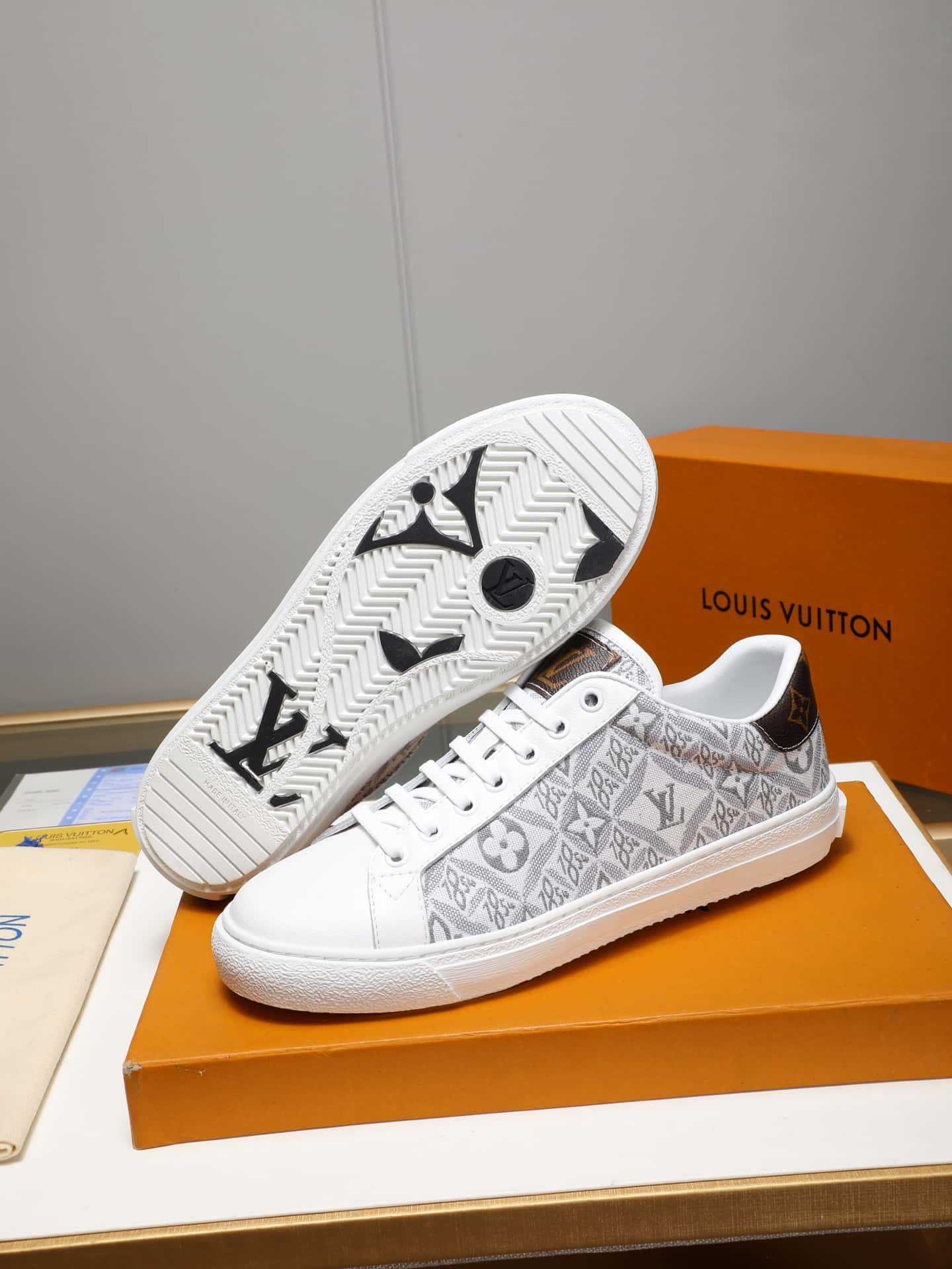 LV トレーナー スニーカー