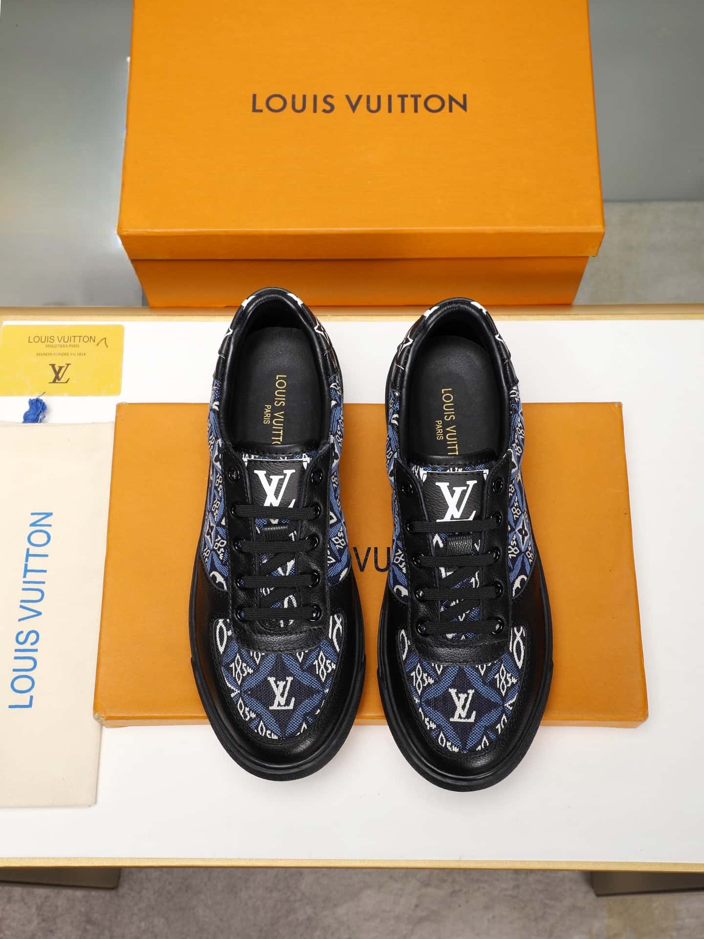 LV トレーナー スニーカー