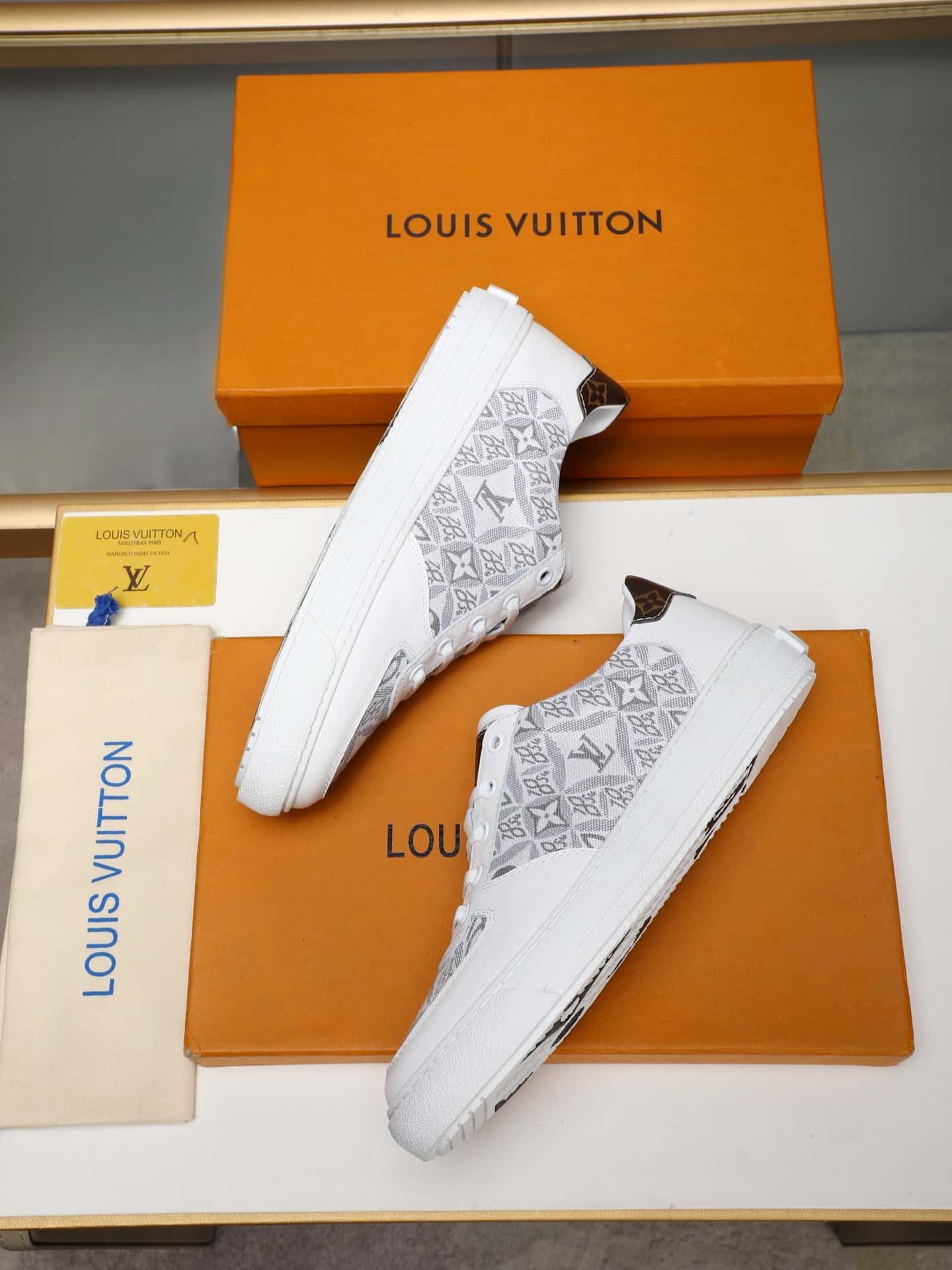 LV トレーナー スニーカー