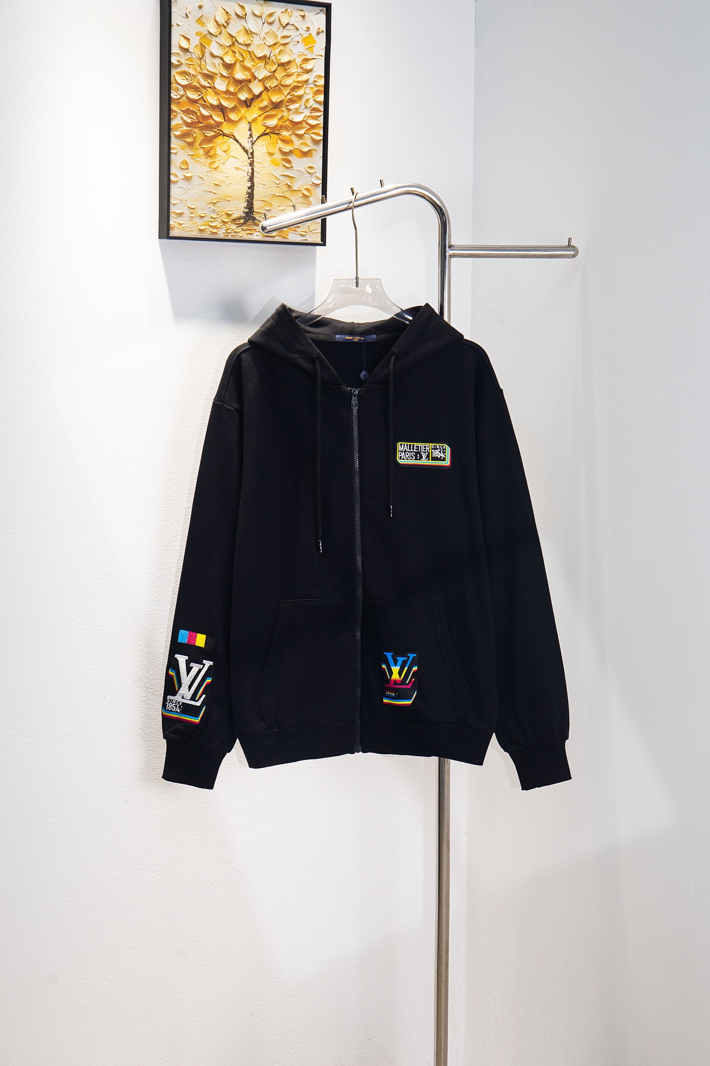 エンベリッシュド フーディー