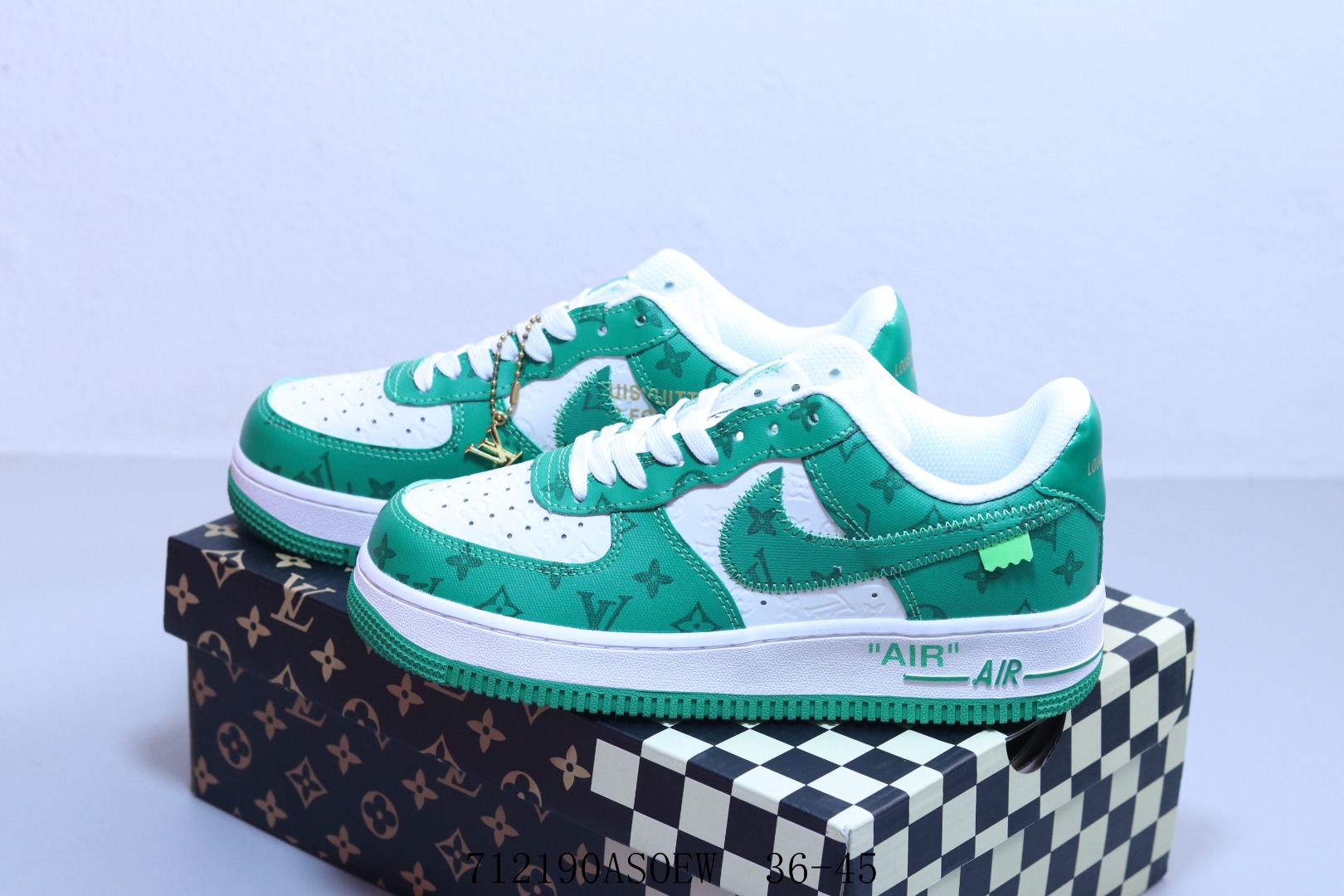 ルイ・ヴィトン ロー ×ナイキ  SB 連名スニーカー