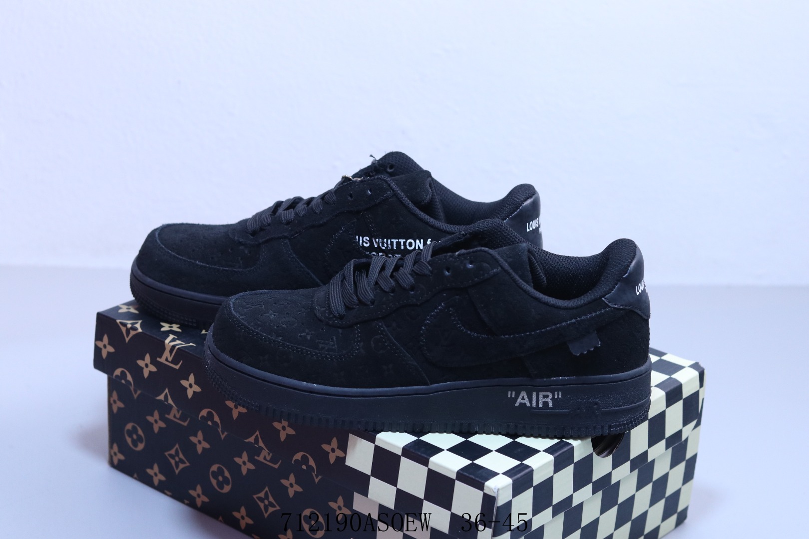 ルイ・ヴィトン ロー ×ナイキ  SB 連名スニーカー