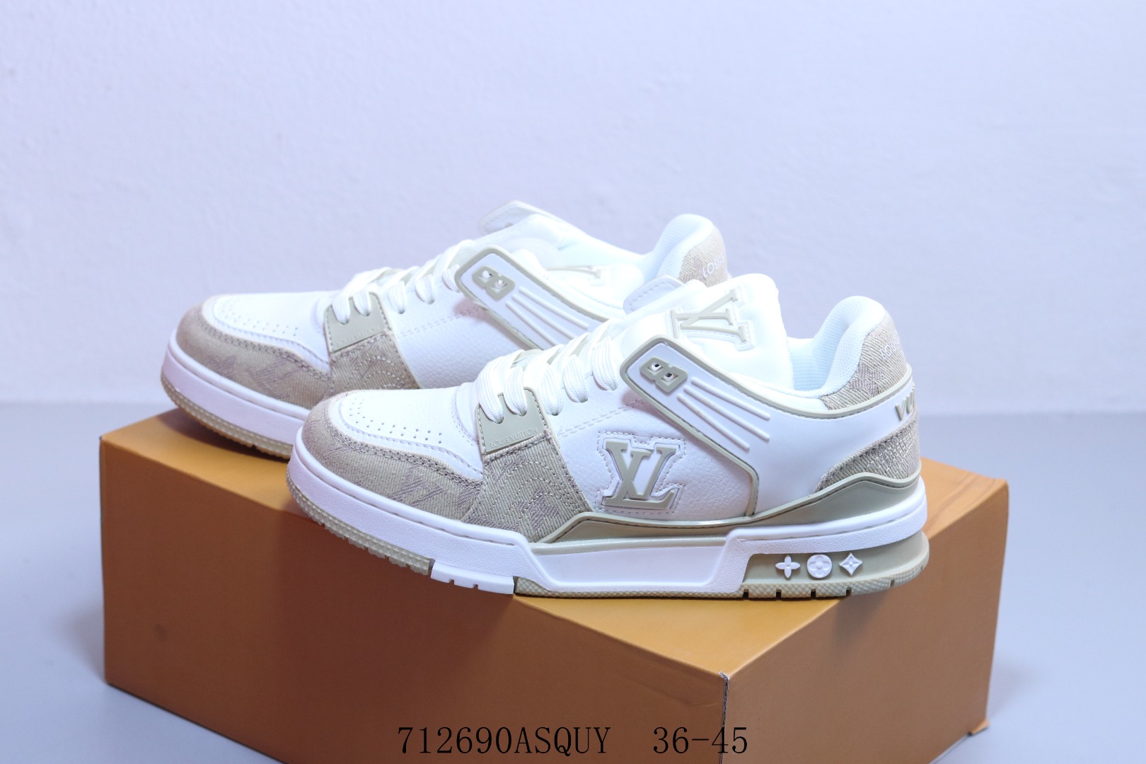 ルイ・ヴィトン ロー ×ナイキ  SB 連名スニーカー