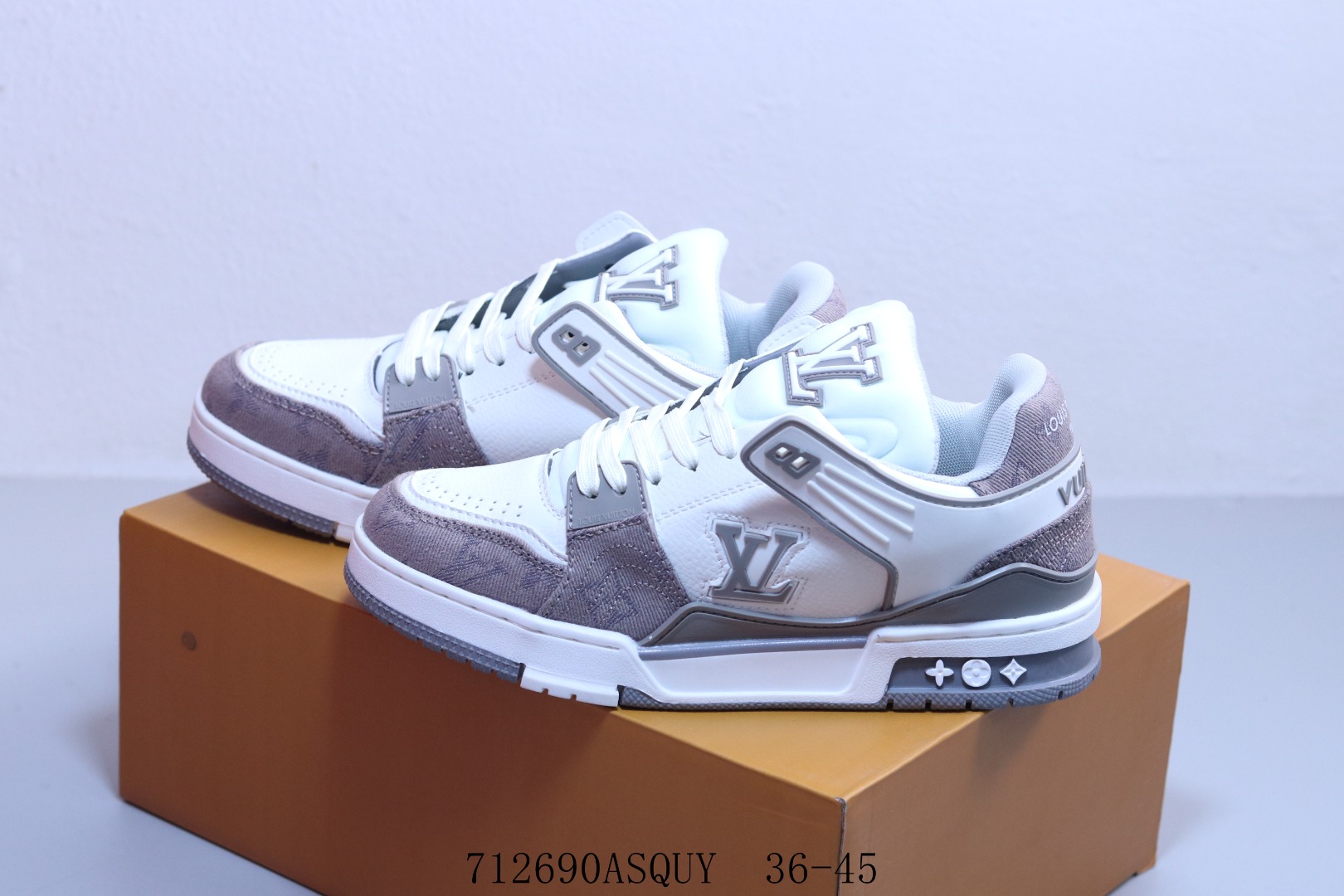 ルイ・ヴィトン ロー ×ナイキ  SB 連名スニーカー