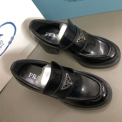 プラダ（ PRADA）Chocolate ブラッシュドレザー ハイヒール  ローファー レディース