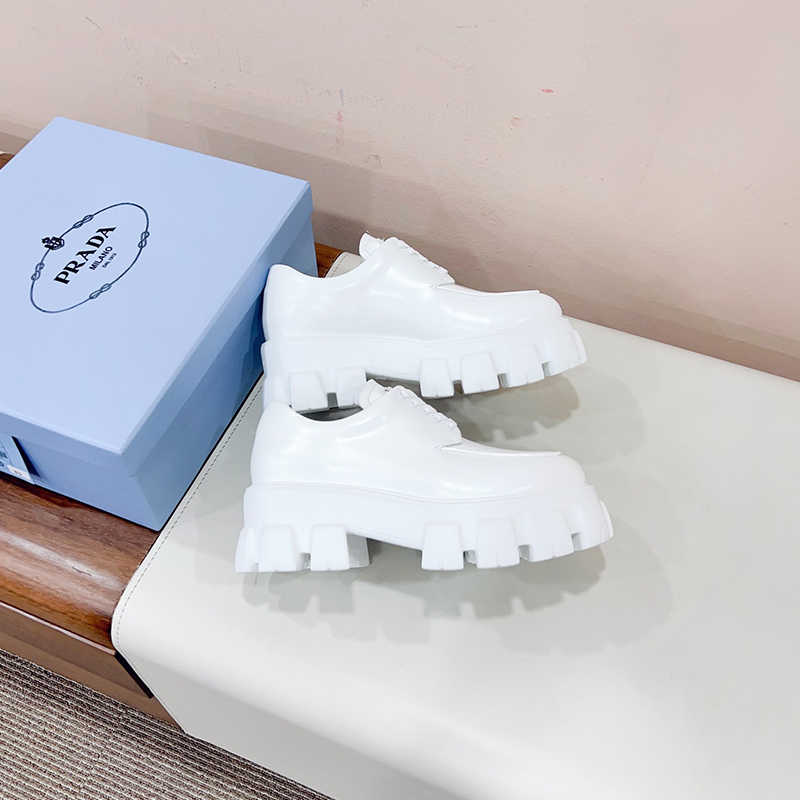 プラダ（ PRADA） レザー 靴 シューズ 厚底 ローファー レディース 2色選択可