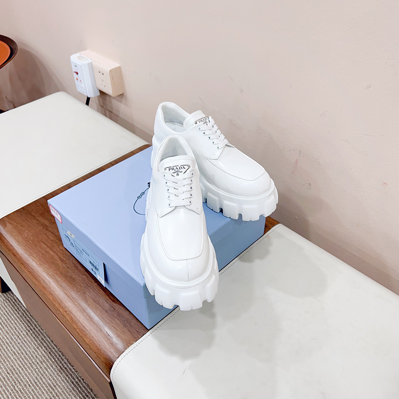 プラダ（ PRADA） レザー 靴 シューズ 厚底 ローファー レディース 2色選択可