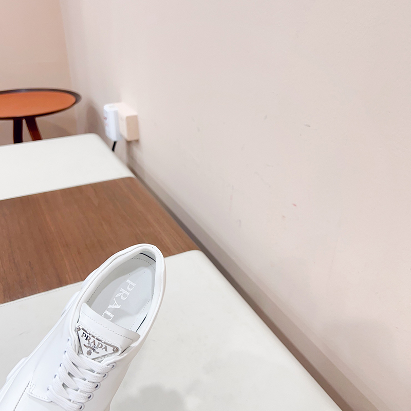 プラダ（ PRADA） レザー 靴 シューズ 厚底 ローファー レディース 2色選択可