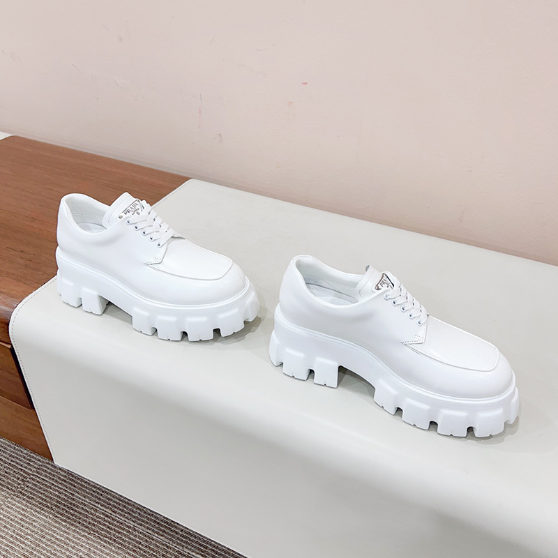 プラダ（ PRADA） レザー 靴 シューズ 厚底 ローファー レディース 2色選択可