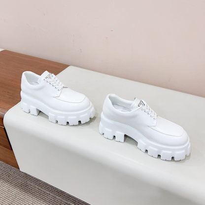プラダ（ PRADA） レザー 靴 シューズ 厚底 ローファー レディース 2色選択可