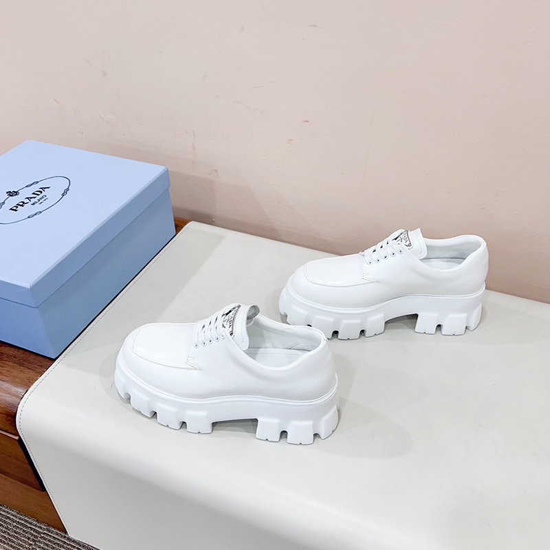 プラダ（ PRADA） レザー 靴 シューズ 厚底 ローファー レディース 2色選択可