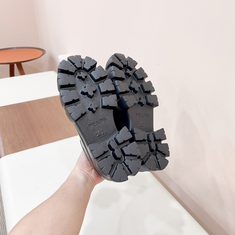 プラダ（ PRADA） レザー 靴 シューズ 厚底 ローファー レディース 2色選択可