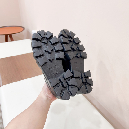 プラダ（ PRADA） レザー 靴 シューズ 厚底 ローファー レディース 2色選択可