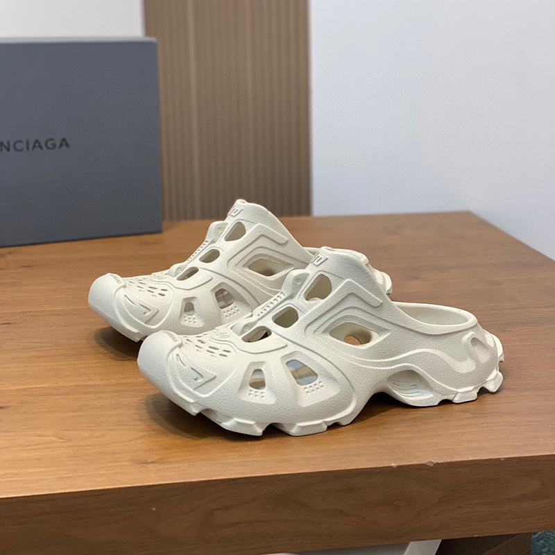 バレンシアガ（BALENCIAGA）HD ラバー カットアウト スライドサンダル ロゴ