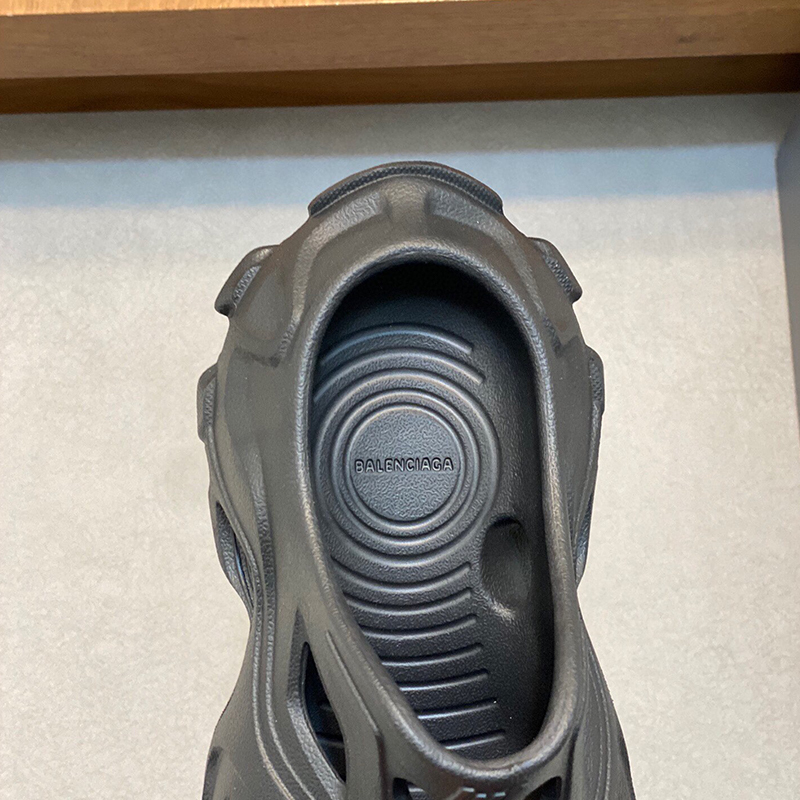 バレンシアガ（BALENCIAGA）HD ラバー カットアウト スライドサンダル ロゴ