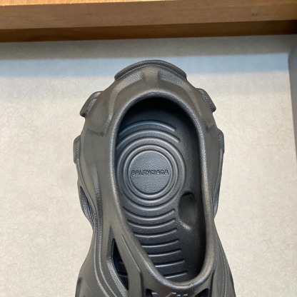 バレンシアガ（BALENCIAGA）HD ラバー カットアウト スライドサンダル ロゴ