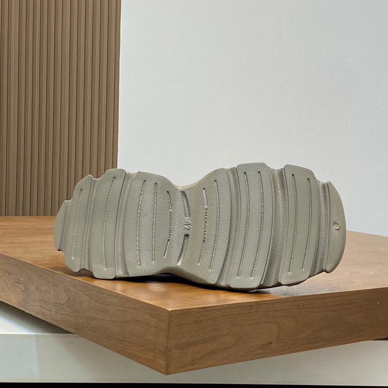 バレンシアガ（BALENCIAGA）HD ラバー カットアウト スライドサンダル ロゴ