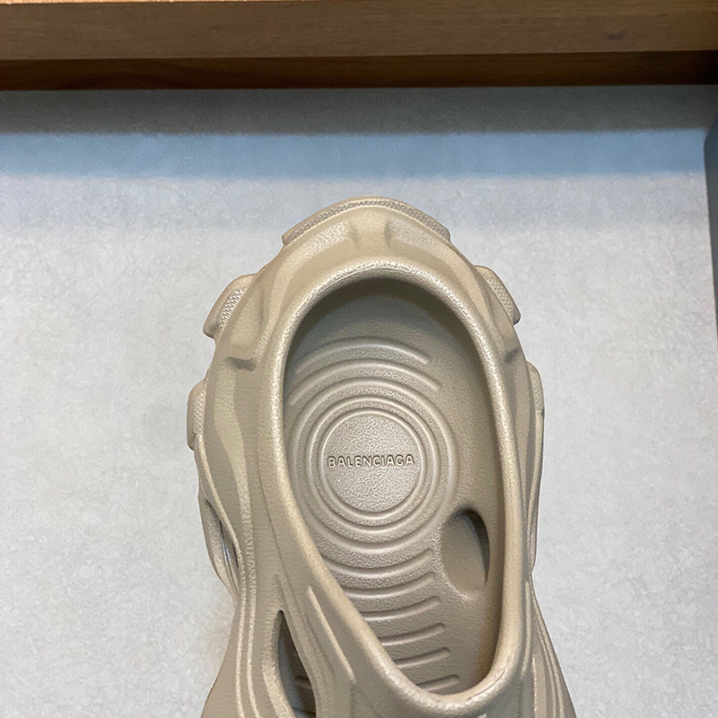 バレンシアガ（BALENCIAGA）HD ラバー カットアウト スライドサンダル ロゴ