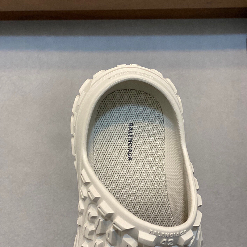 バレンシアガ（BALENCIAGA）ソールフワフワBouncer Clogサンダル