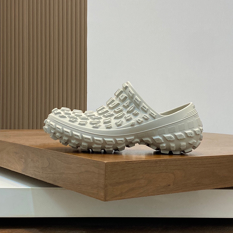 バレンシアガ（BALENCIAGA）ソールフワフワBouncer Clogサンダル