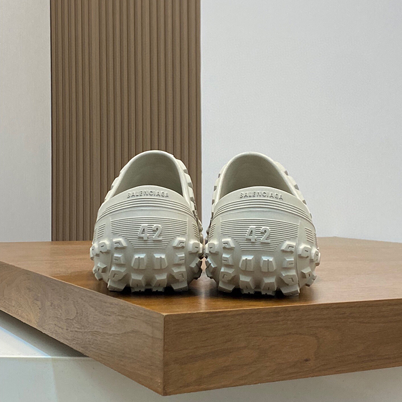 バレンシアガ（BALENCIAGA）ソールフワフワBouncer Clogサンダル