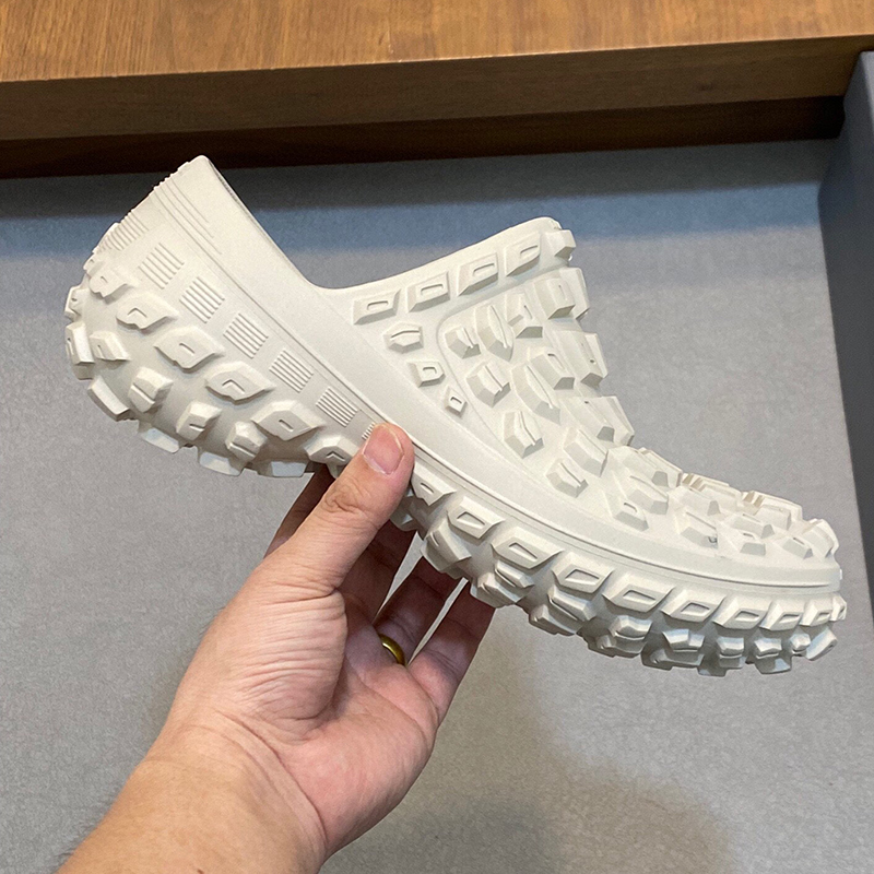 バレンシアガ（BALENCIAGA）ソールフワフワBouncer Clogサンダル