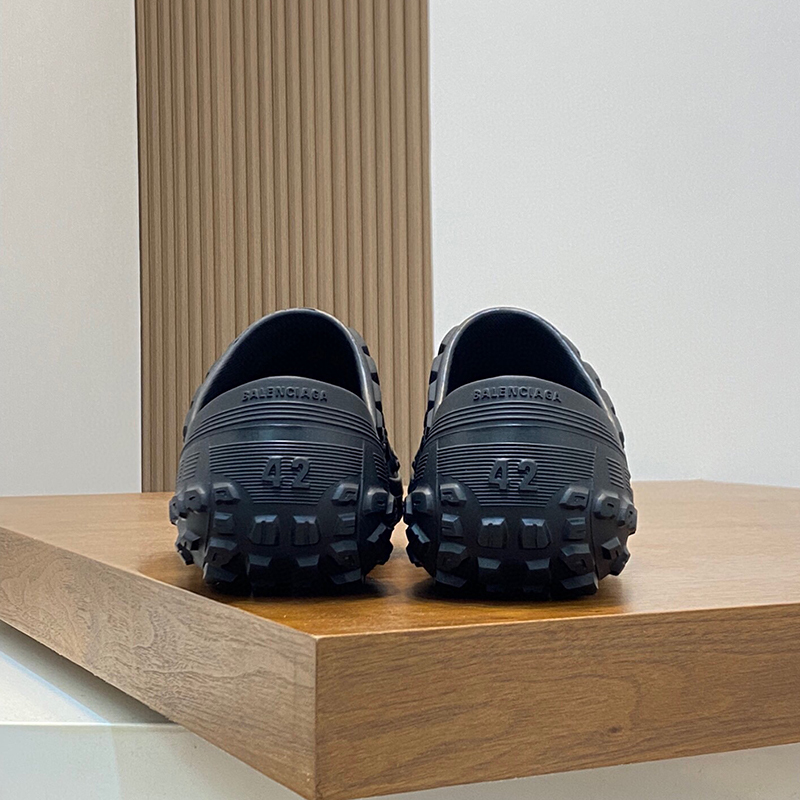 バレンシアガ（BALENCIAGA）ソールフワフワBouncer Clogサンダル