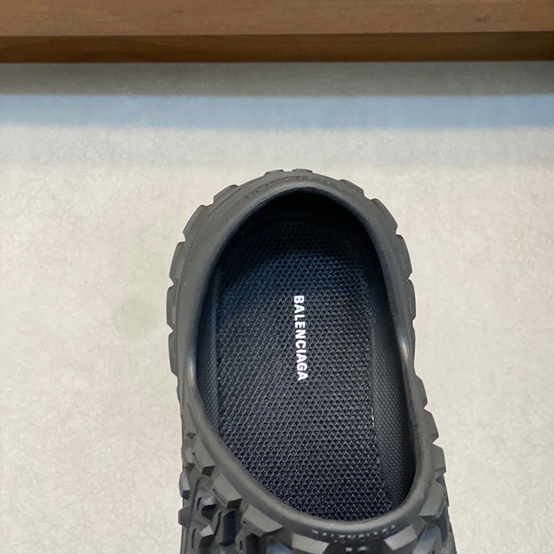 バレンシアガ（BALENCIAGA）ソールフワフワBouncer Clogサンダル