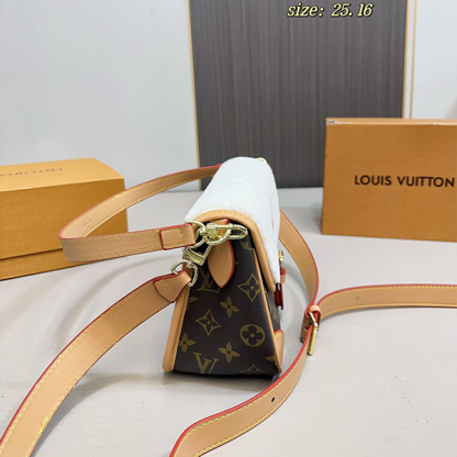 ルイ・ヴィトン LOUIS VUITTON  もこもこ新作 ショルダーバッグ レディース