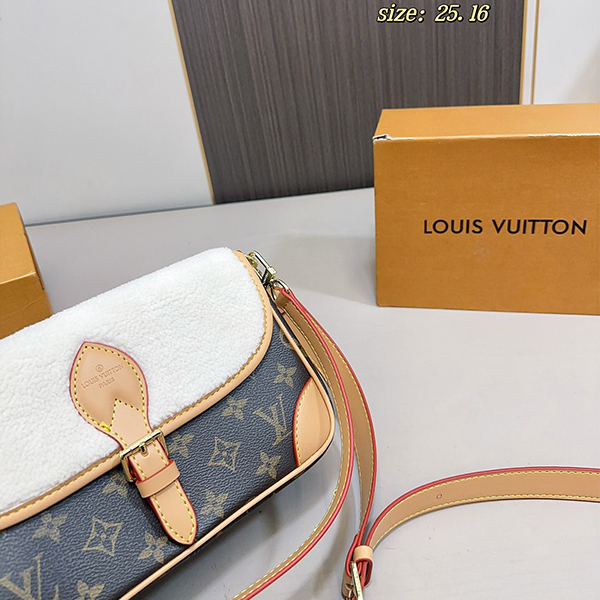 ルイ・ヴィトン LOUIS VUITTON  もこもこ新作 ショルダーバッグ レディース