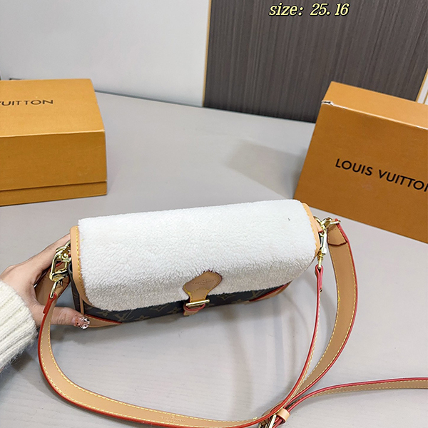 ルイ・ヴィトン LOUIS VUITTON  もこもこ新作 ショルダーバッグ レディース