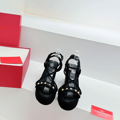 VALENTINO（ヴァレンティノ） ウェッジサンダル ロックスタッズ サンダル レディース