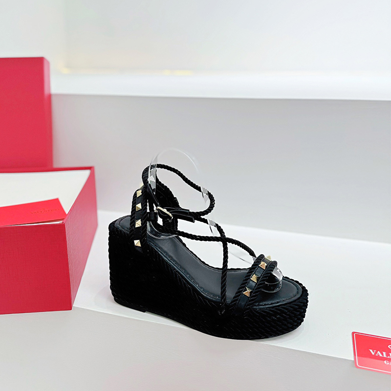 VALENTINO（ヴァレンティノ） ウェッジサンダル ロックスタッズ サンダル レディース