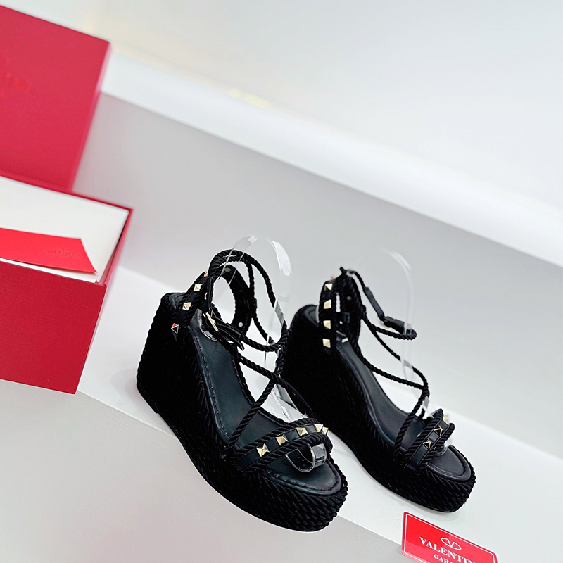 VALENTINO（ヴァレンティノ） ウェッジサンダル ロックスタッズ サンダル レディース