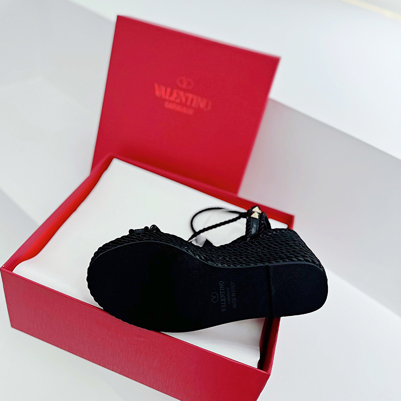 VALENTINO（ヴァレンティノ） ウェッジサンダル ロックスタッズ サンダル レディース