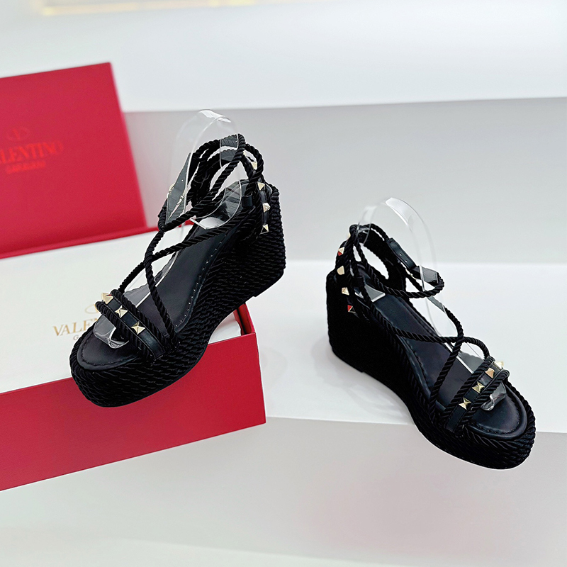 VALENTINO（ヴァレンティノ） ウェッジサンダル ロックスタッズ サンダル レディース