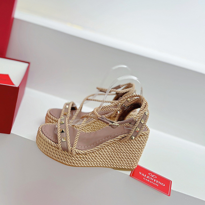 VALENTINO（ヴァレンティノ） ウェッジサンダル ロックスタッズ サンダル レディース