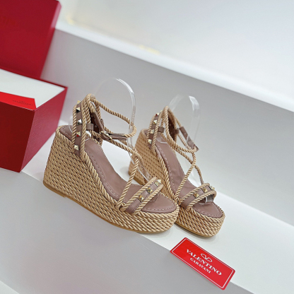 VALENTINO（ヴァレンティノ） ウェッジサンダル ロックスタッズ サンダル レディース