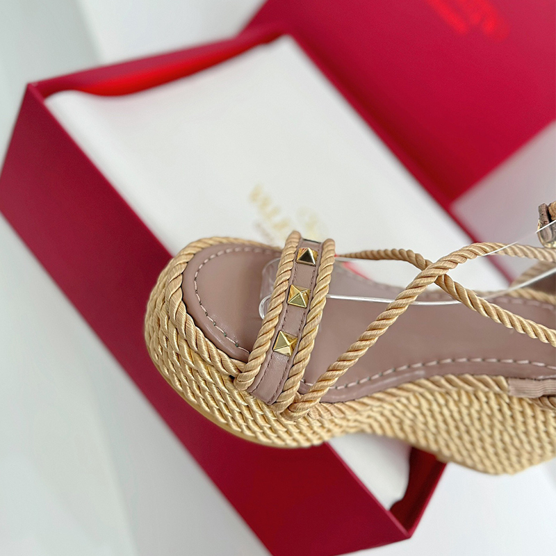 VALENTINO（ヴァレンティノ） ウェッジサンダル ロックスタッズ サンダル レディース