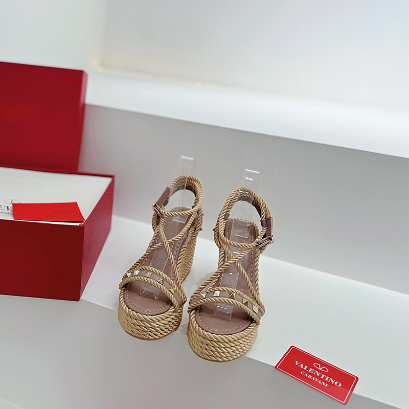 VALENTINO（ヴァレンティノ） ウェッジサンダル ロックスタッズ サンダル レディース