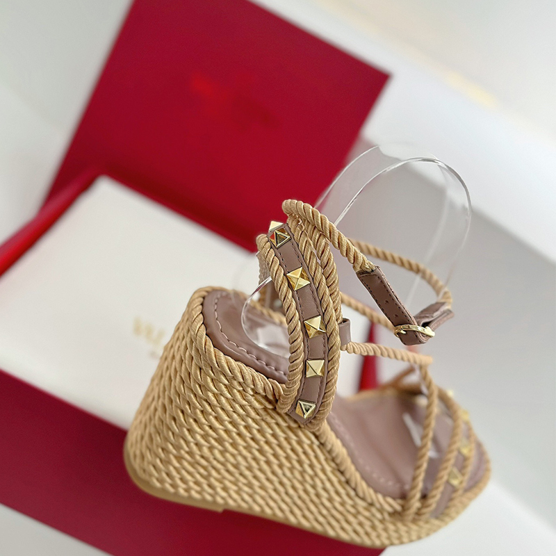 VALENTINO（ヴァレンティノ） ウェッジサンダル ロックスタッズ サンダル レディース
