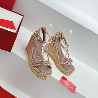 VALENTINO（ヴァレンティノ） ウェッジサンダル ロックスタッズ サンダル レディース