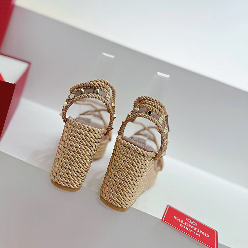VALENTINO（ヴァレンティノ） ウェッジサンダル ロックスタッズ サンダル レディース