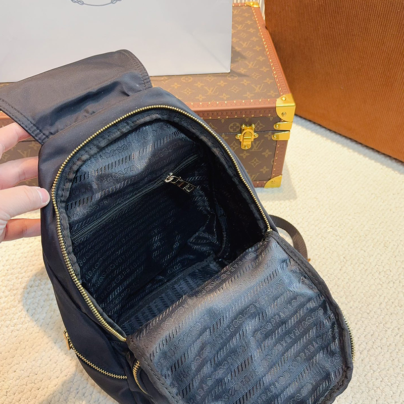 プラダ（ PRADA） バックパック リュックパック レディース