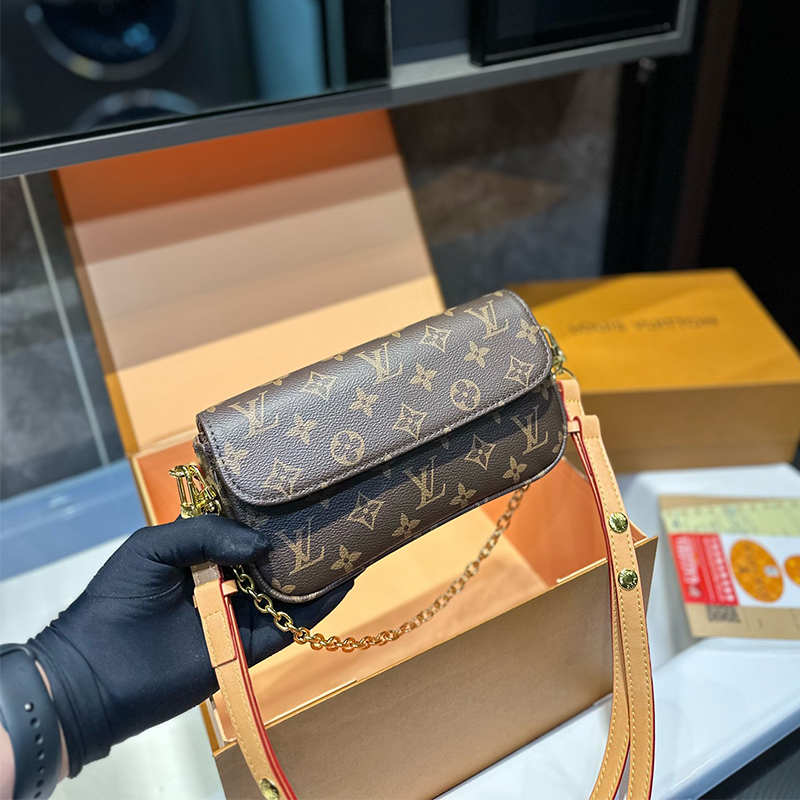 LOUIS VUITTON（ルイヴィトン）lvy woc ミニバッグ ショルダーバッグ レディース