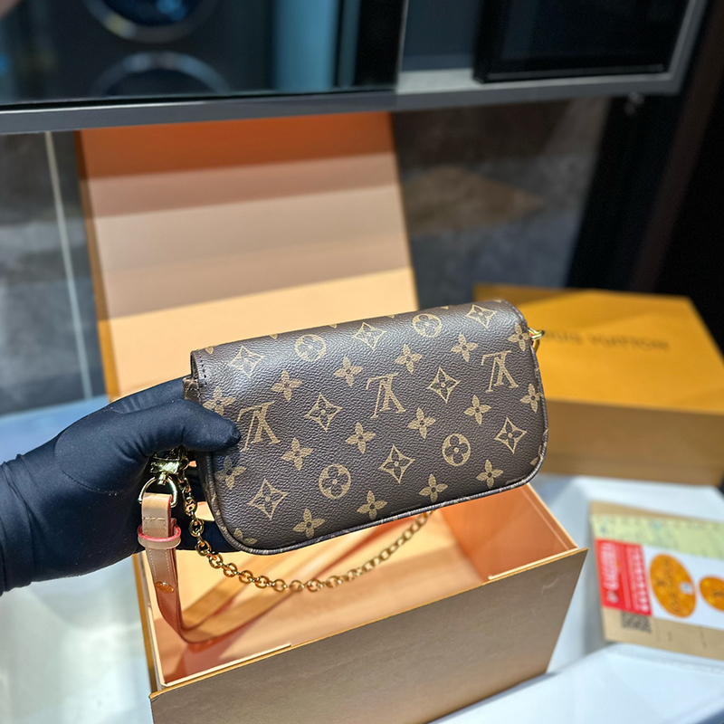 LOUIS VUITTON（ルイヴィトン）lvy woc ミニバッグ ショルダーバッグ レディース